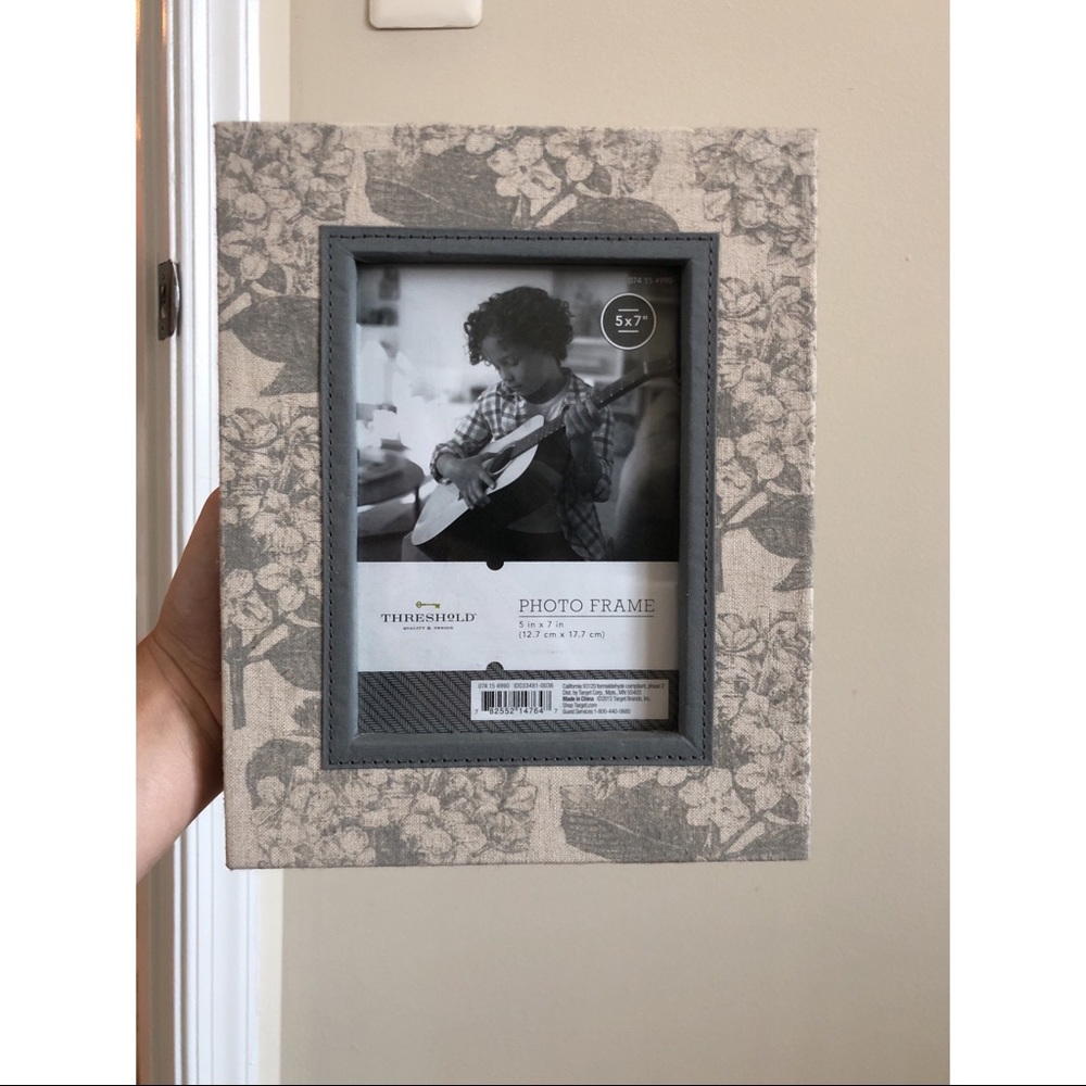 Threshold photo frame 5 x 7 in. Vintage floral!
